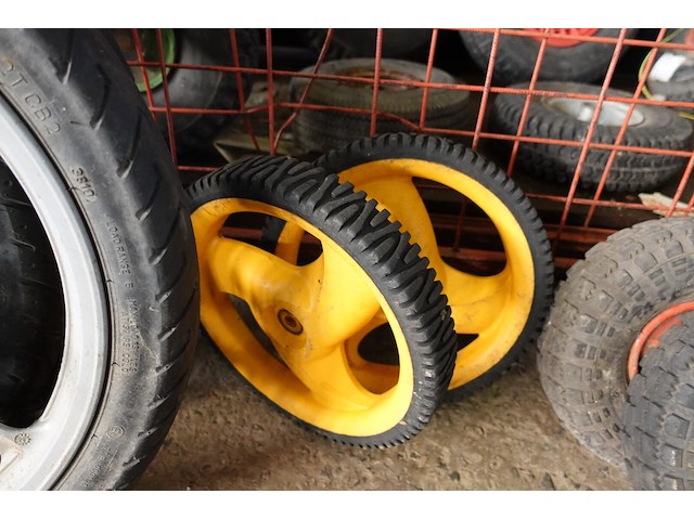 Lot wielen met kar - afbeelding 7 van  12