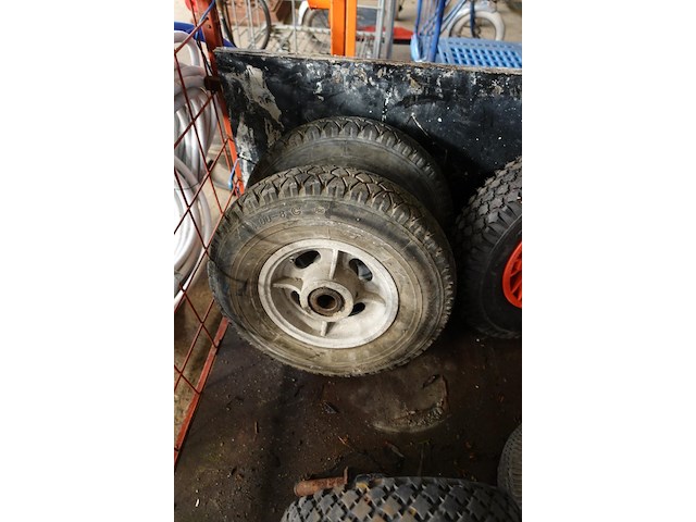 Lot wielen met kar - afbeelding 11 van  12