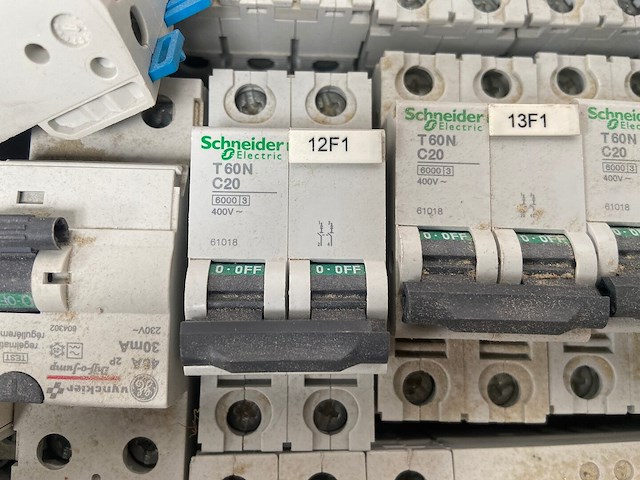 Lot zekering en automaten - afbeelding 3 van  3