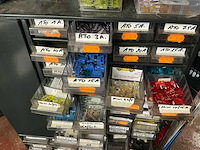 Lot zekeringen, batterijen en koperen afdichtingsringen - afbeelding 3 van  7