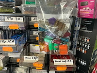 Lot zekeringen, batterijen en koperen afdichtingsringen - afbeelding 5 van  7