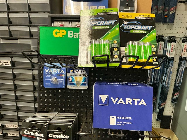 Lot zekeringen, batterijen en koperen afdichtingsringen - afbeelding 6 van  7