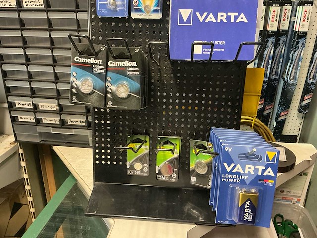 Lot zekeringen, batterijen en koperen afdichtingsringen - afbeelding 7 van  7