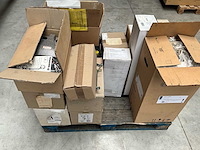 Lot zonneboiler onderdelen – solarfocus pompstations + bosch boiler + sturingen + collector - afbeelding 1 van  10