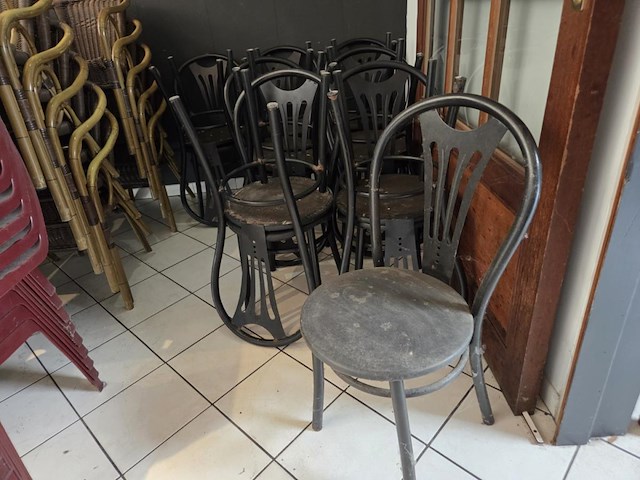 Lot zwarte stoelen - afbeelding 3 van  3