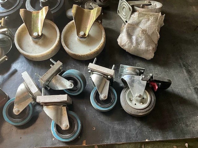 Lot zwenkwielen - afbeelding 7 van  8