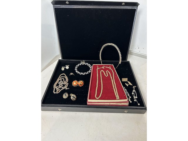 Lotje juwelen (10 items) - afbeelding 1 van  4
