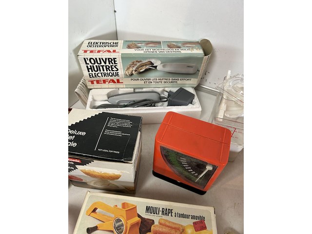 Lotje vintage keukenmateriaal (12 items) - afbeelding 2 van  5