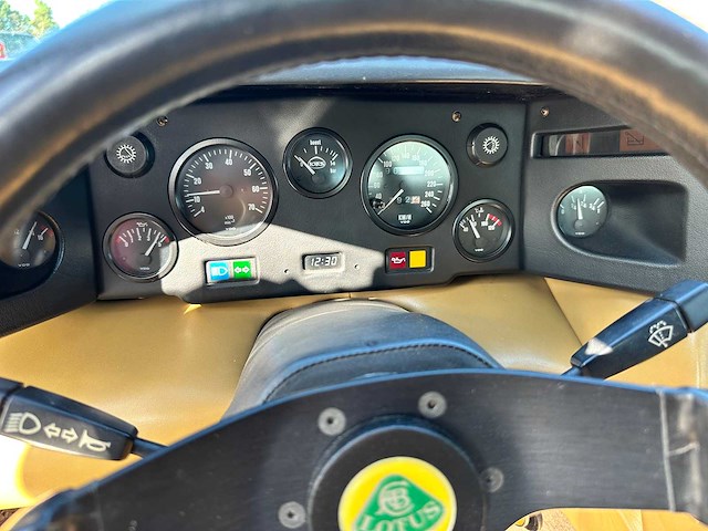 Lotus - coupé - esprit 2.2 turbo - oldtimer - afbeelding 19 van  46