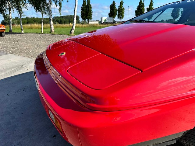 Lotus - esprit 2.2 turbo - oldtimer - afbeelding 18 van  44