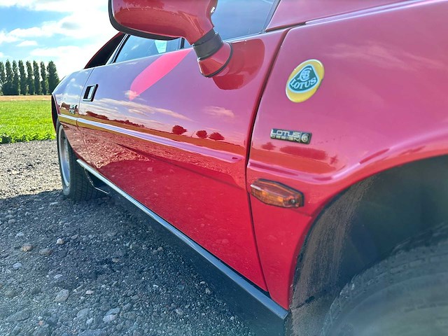 Lotus - esprit 2.2 turbo - oldtimer - afbeelding 21 van  44