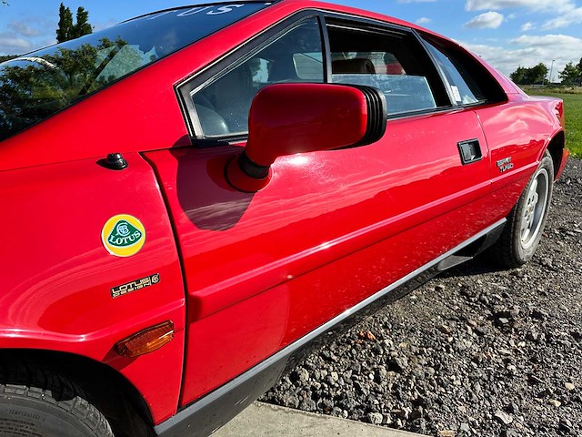 Lotus - esprit 2.2 turbo - oldtimer - afbeelding 22 van  44
