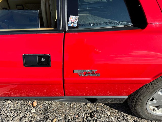 Lotus - esprit 2.2 turbo - oldtimer - afbeelding 24 van  44