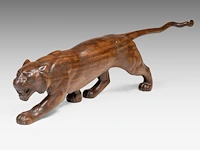 Louis emile morlet (xx), a wooden art deco sculpture of a prowling lioness 29 x 112 cm. (11.41 x 44.09 in.) - afbeelding 4 van  8