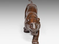 Louis emile morlet (xx), a wooden art deco sculpture of a prowling lioness 29 x 112 cm. (11.41 x 44.09 in.) - afbeelding 7 van  8