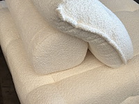 Lounge seat in teddy white
