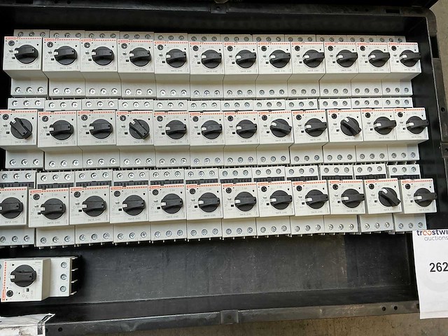 Lovato sm1r 0160 motorbeveiligingsschakelaars (37x) - afbeelding 1 van  7