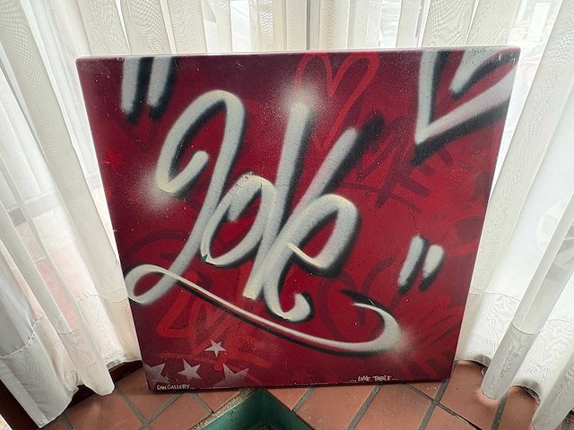 Love table street art graffiti kunstwerk - afbeelding 1 van  3