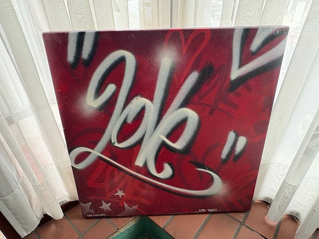 Love table street art graffiti kunstwerk - afbeelding 1 van  3
