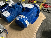 Lowara cea370/2/c-v rvs centrifugaalpomp - afbeelding 2 van  3