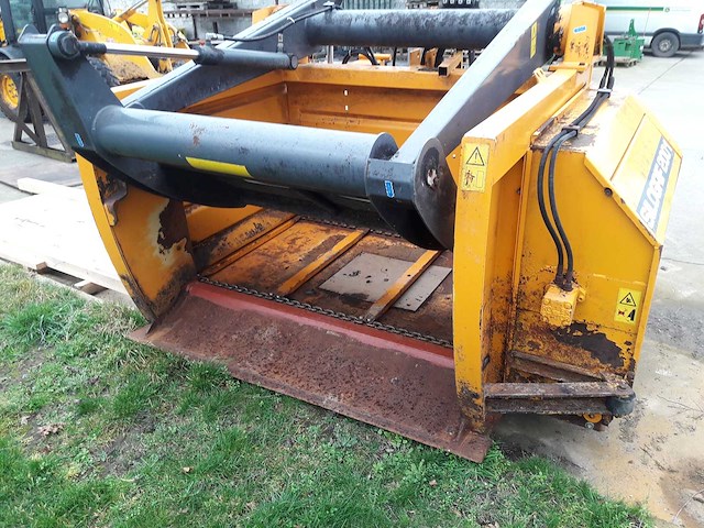 Lucas - bg - feed distributor - 2014 - afbeelding 5 van  7