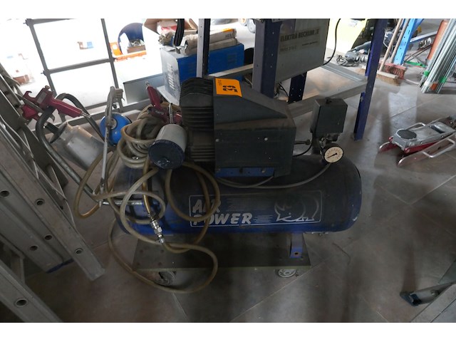Luchdrukcompressor airpower + 3 verfspuitpistolen - afbeelding 4 van  5
