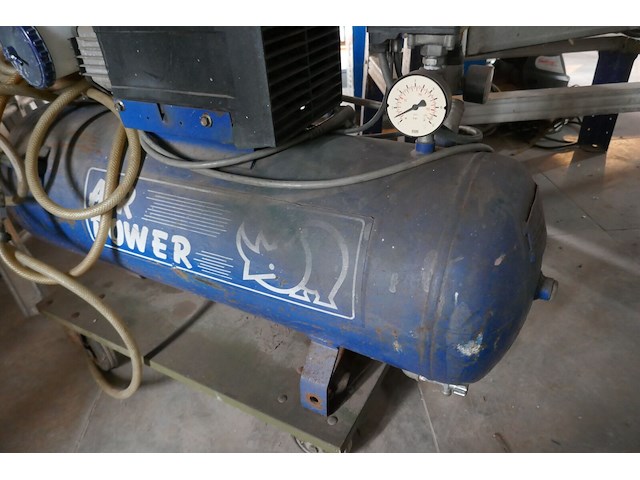 Luchdrukcompressor airpower + 3 verfspuitpistolen - afbeelding 5 van  5