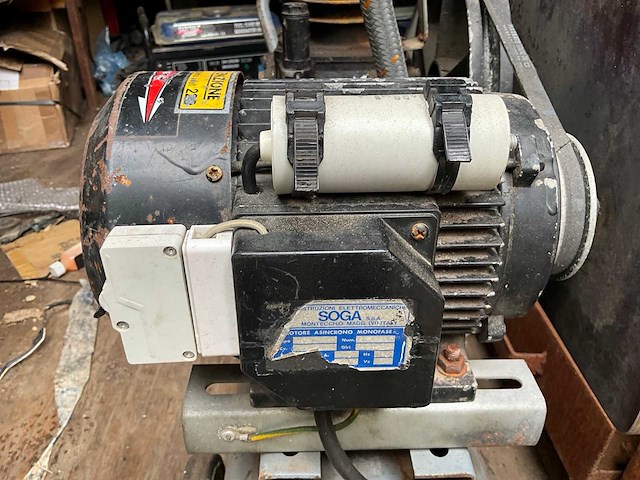 Luchtcompressor en generator - afbeelding 9 van  10
