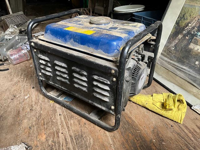 Luchtcompressor en generator - afbeelding 10 van  10
