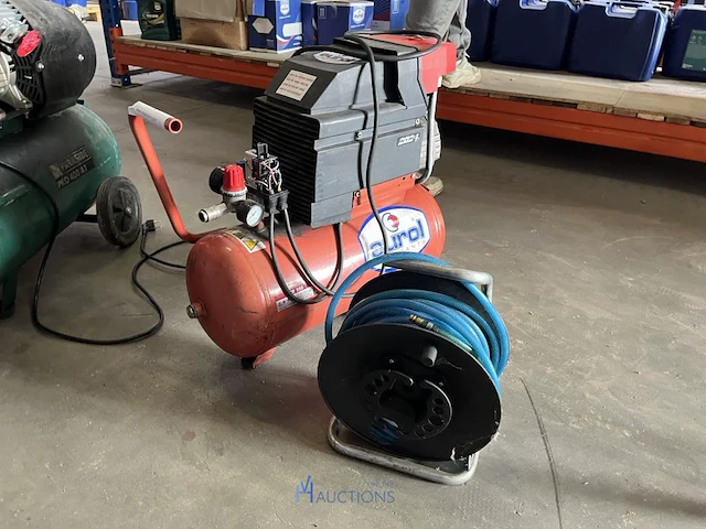 Luchtcompressor eurol tr 255 met luchtdarmhaspel - afbeelding 1 van  6