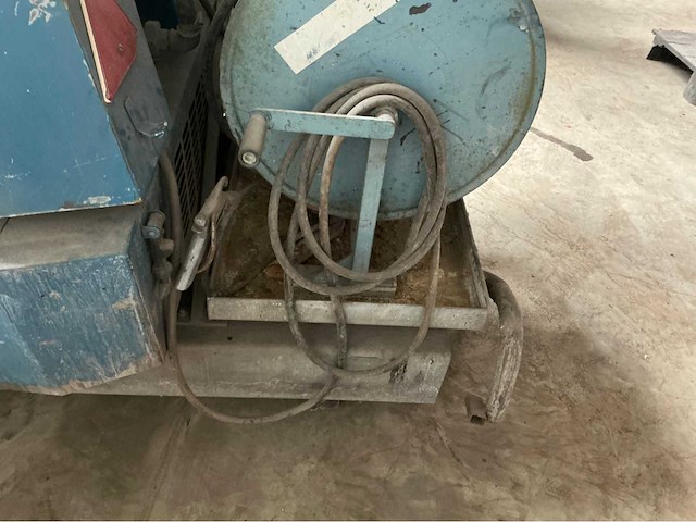 Luchtcompressor met spuitinstallatie - afbeelding 2 van  13