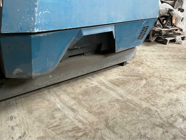 Luchtcompressor met spuitinstallatie - afbeelding 4 van  13