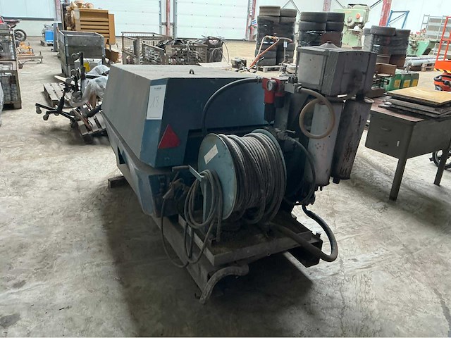 Luchtcompressor met spuitinstallatie - afbeelding 6 van  13