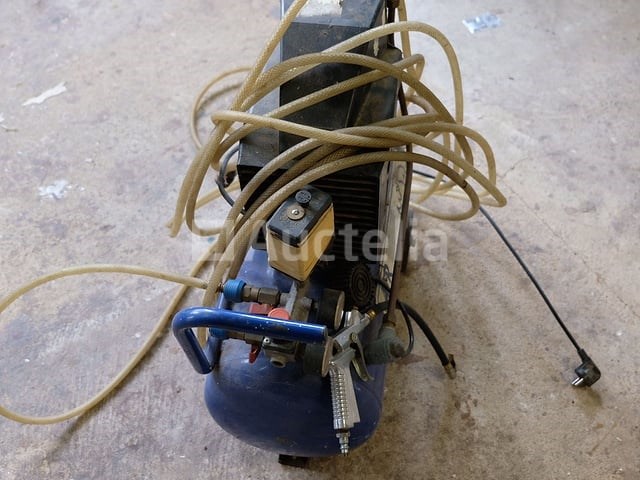 Luchtcompressor - afbeelding 1 van  5