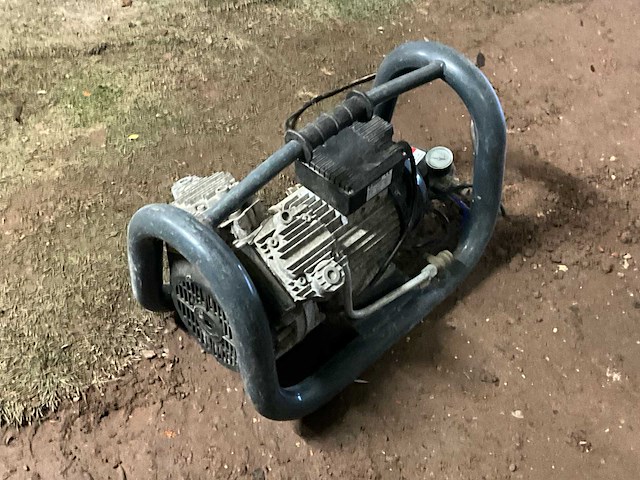 Luchtcompressor - afbeelding 1 van  5