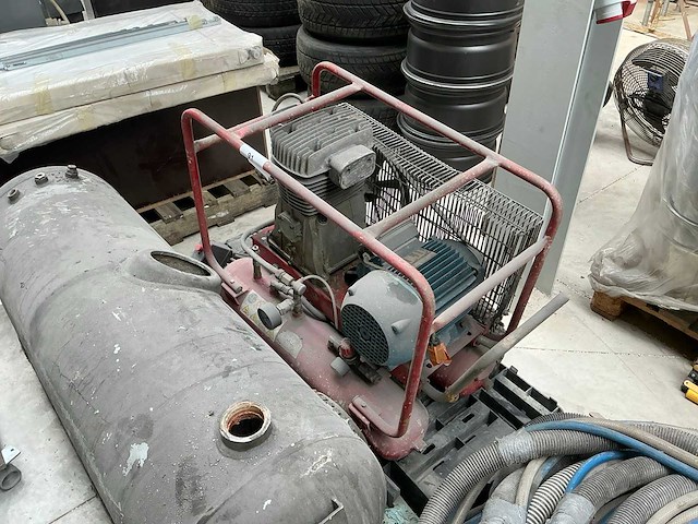 Luchtcompressor - afbeelding 1 van  10