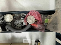 Luchtdrukmeter, sluitingen en 2 vuilbakjes - afbeelding 2 van  4