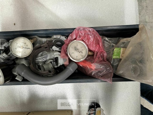 Luchtdrukmeter, sluitingen en 2 vuilbakjes - afbeelding 3 van  4