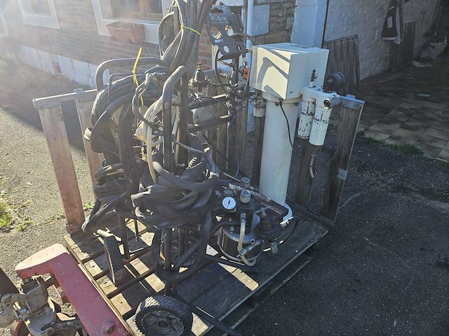 Luchtloos - afbeelding 9 van  13