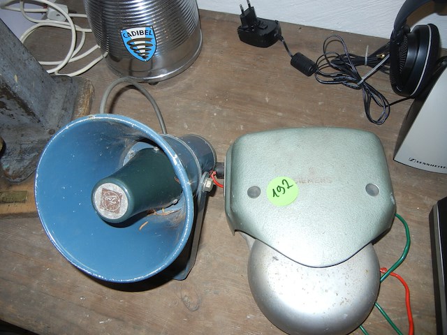 Luidspreker en bel - afbeelding 1 van  1