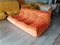 Lumi 3-zits bank - oranje fluweel 30 maart - h 70 cm - w 212 cm - d 102 cm - afbeelding 4 van  5