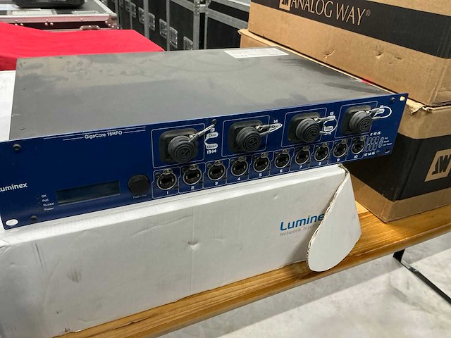 Luminex gigacore 16rfo netwerkswitch - afbeelding 1 van  4