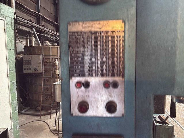 Lusardi elus-400 verticale bandzaagmachines - afbeelding 7 van  12