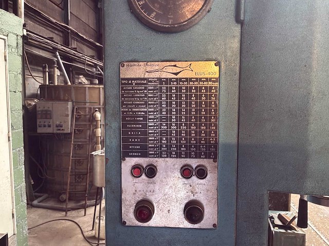 Lusardi elus-400 verticale bandzaagmachines - afbeelding 8 van  12