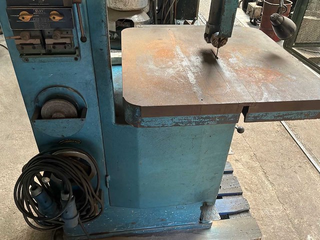 Lusardi elus-400 verticale bandzaagmachines - afbeelding 10 van  12