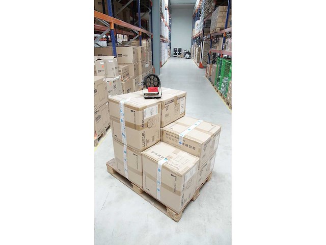 Luxibel - set 32x b par105rgbw v2 - various light equipment (32x) - afbeelding 1 van  3