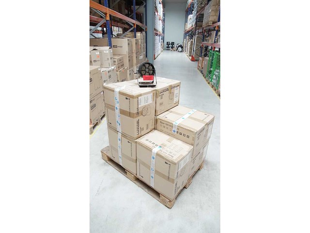Luxibel - set 32x b par105rgbw v2 - various light equipment (32x) - afbeelding 1 van  2