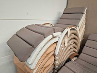 Luxury lounge ligbed wave wit met kussen taupe - teak armleuning - afbeelding 5 van  6