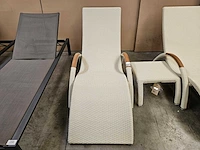 Luxury lounge ligbed wave wit met kussen taupe - teak armleuning - afbeelding 2 van  6