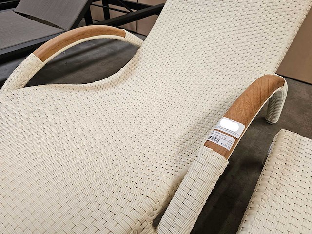 Luxury lounge ligbed wave wit met kussen taupe - teak armleuning - afbeelding 2 van  4